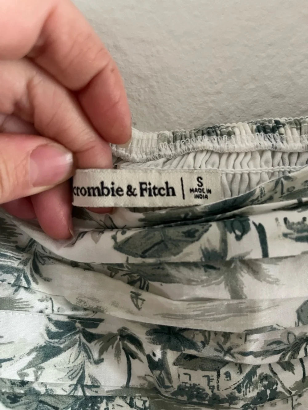 Abercrombie & Fitch Emerson Puff Sleeve Midi Dress with Green Toile Print - Picture 6 of 9